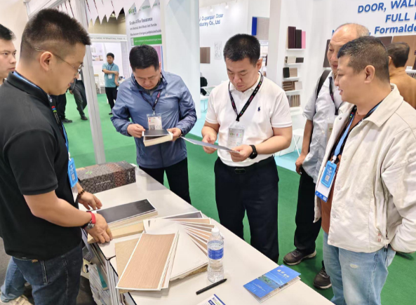 扬帆出海 临沂市兰山区木业企业亮相马来西亚家居展